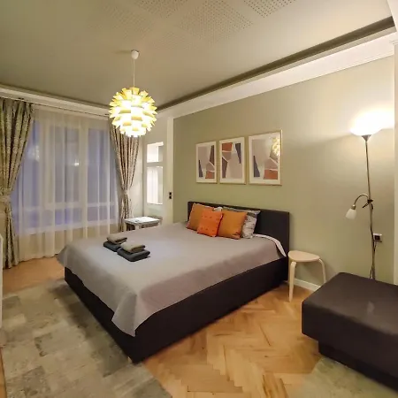 Fancy Downtown Flat فارنا