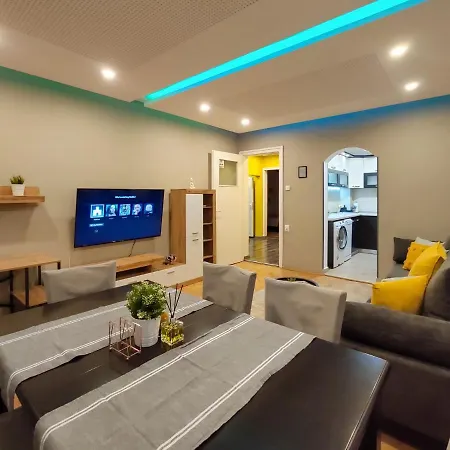 Fancy Downtown Flat فارنا