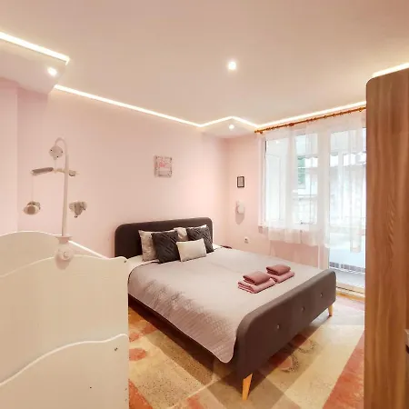 Fancy Downtown Flat *